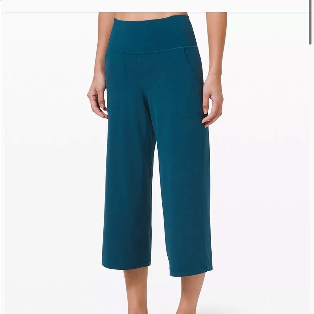 Lululemon align wide leg crop SIZE 6